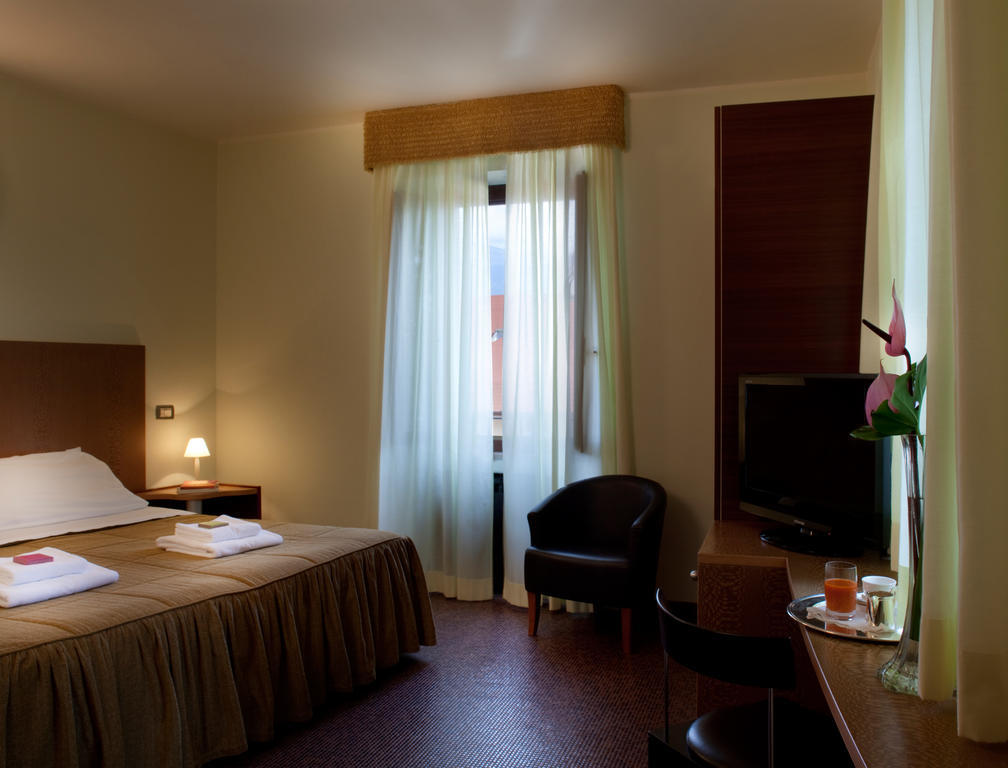 Hotel Villa Giulia Gargnano Bilik gambar